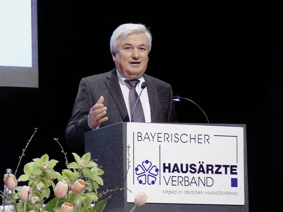BHÄV-Chef Dr. Dieter Geis beklagt die „Geisterfahrt“ der AOK Bayern