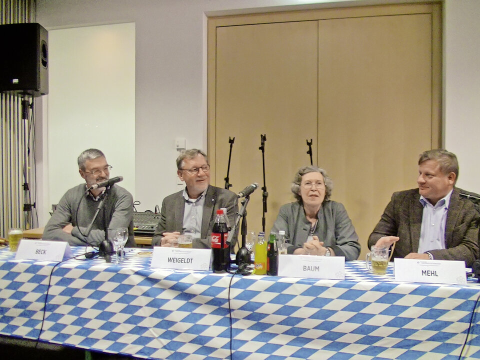 Auf dem Podium standen Rede undAntwort (v. li. n. re.): Armin Beck, Ulrich Weigeldt, Prof. Dr. Erika Baum und Eberhard Meh