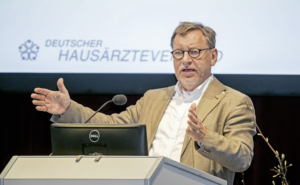 Abb. 1: Ulrich Weigeldt setzt sich wie immer energisch für die Belange der Hausärzte ein.
