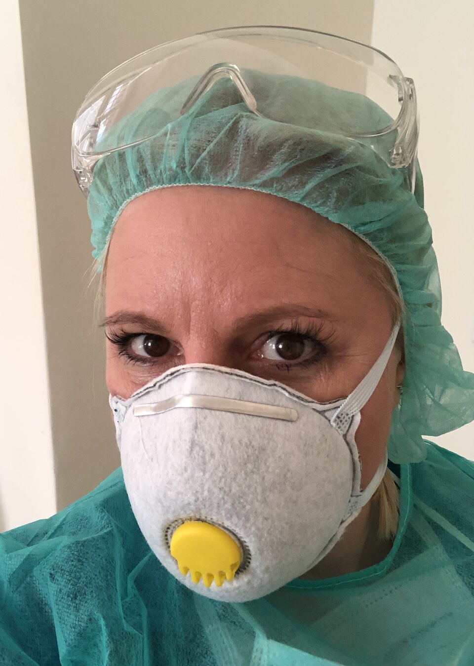 Stefanie Lutz mit Maske