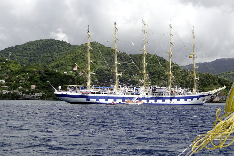 Segelschiff von Star Clippers Kreuzfahrten vor Saint George´s.
