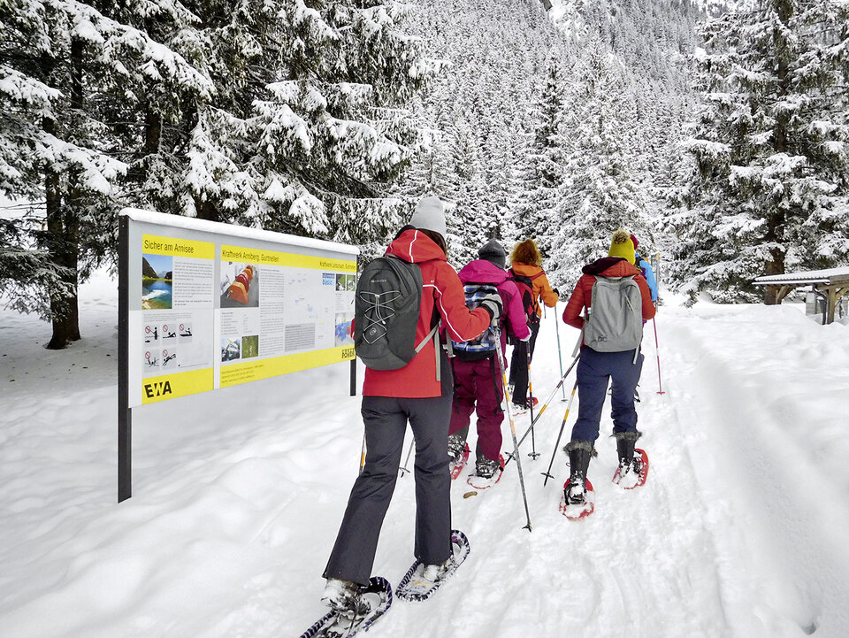 Abb. 2: Mit Schneeschuhen lässt es sich gut wandern.