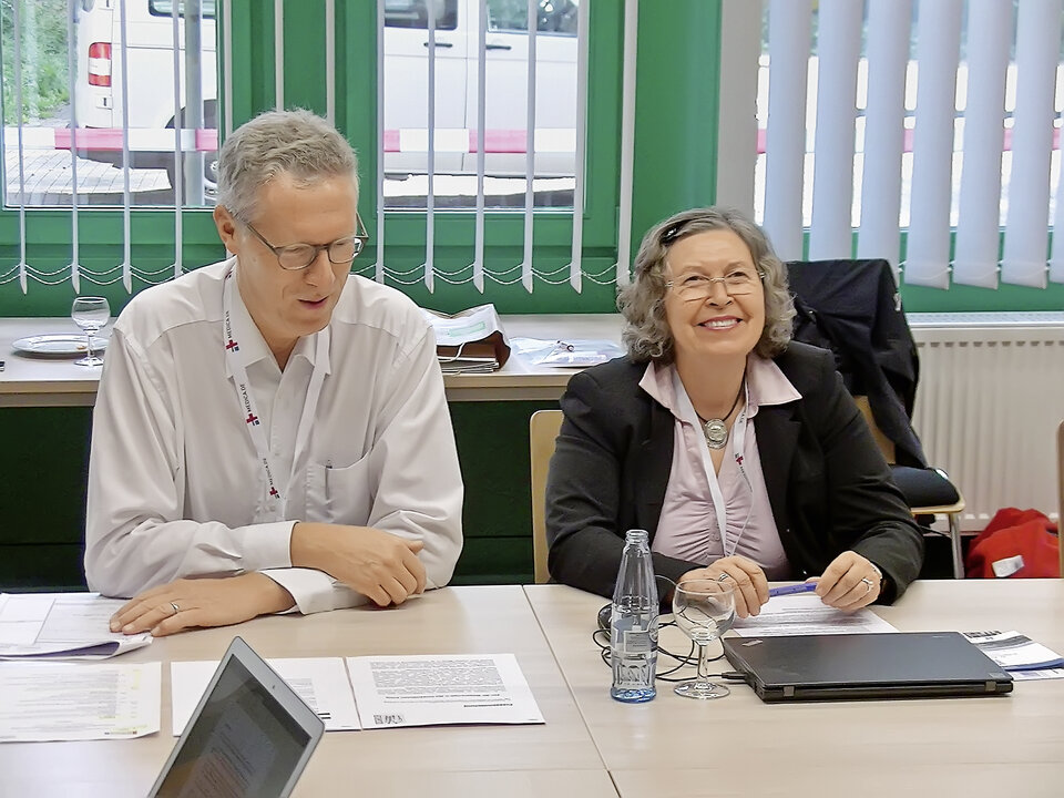 Kongresspräsident Prof. Dr. Stefan Wilm und DEGAM-Präsidentin Prof. Dr. Erika Baum erläutern die Kongressziele