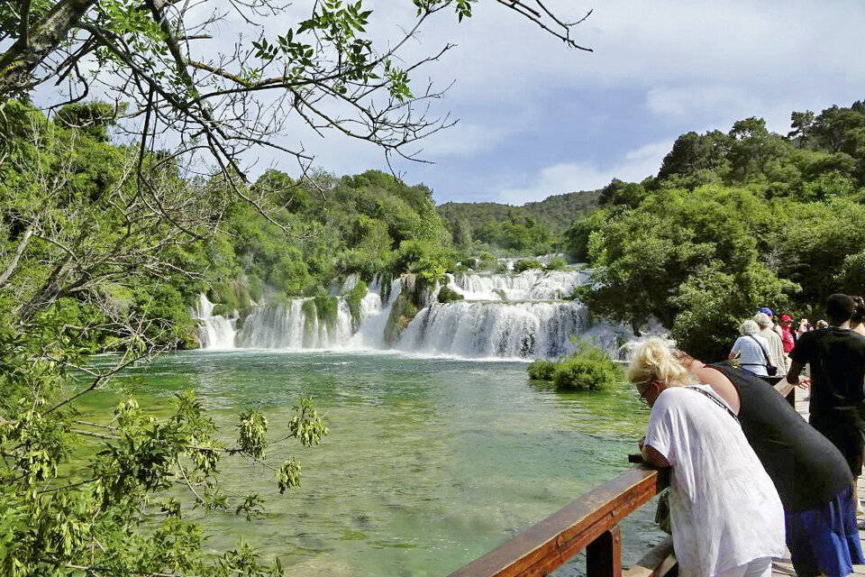 Abb. 4: Zahlreiche Kaskaden und sieben beeindruckende Wasserfälle prägen den Krka-Nationalpark. 