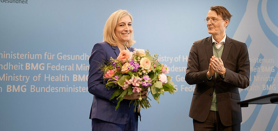 Gesundheitsministerium: Warken startet unter Druck Der ehemalige Gesundheitsminister Prof. Dr. Karl Lauterbach übergibt sein Amt an Nina Warken.