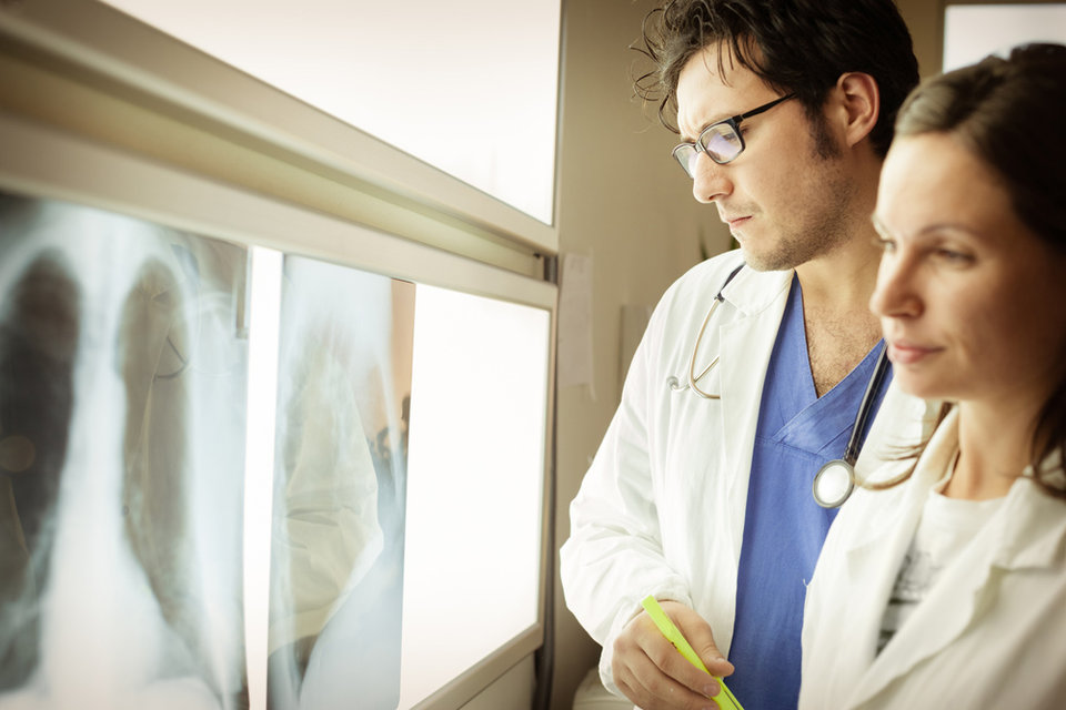 Prednison verbessert Pneumonie-Outcome Kortikoide in der Therapie der Pneumonie? Studien fordern neues Regime.
© fotolia, Dario Lo Presti