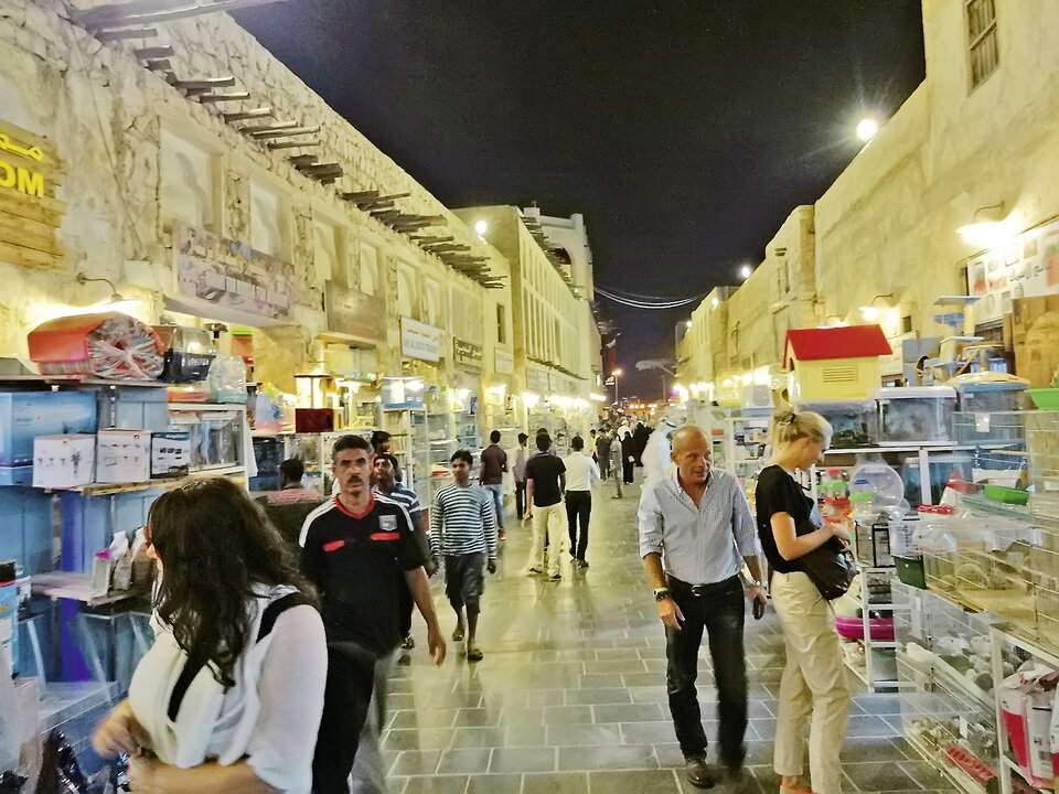 Der Souq Waqif in Doha, einst entstanden aus dem Tauschhandel der Beduinen wurde Anfang des Jahrhunderts im arabisch-orientalischen Baustil aufwändig renoviert.