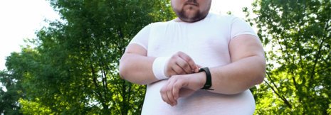 Übergewichtig, chronisch krank und Sportmuffel – Helfen Gesundheits-Wearables beim Abnehmen?