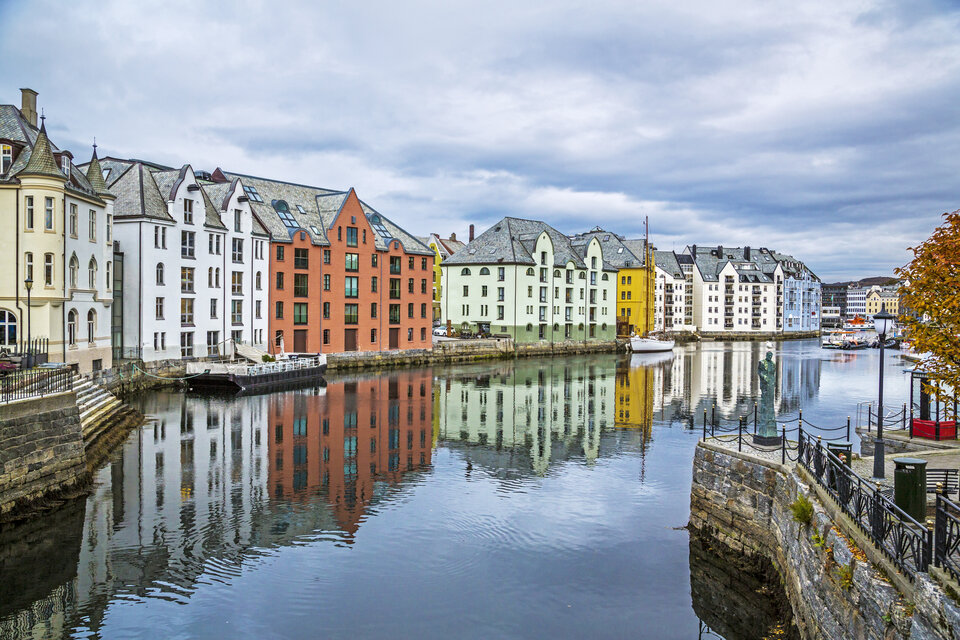 Die Skyline von Alesund, dem Venedig des Nordens