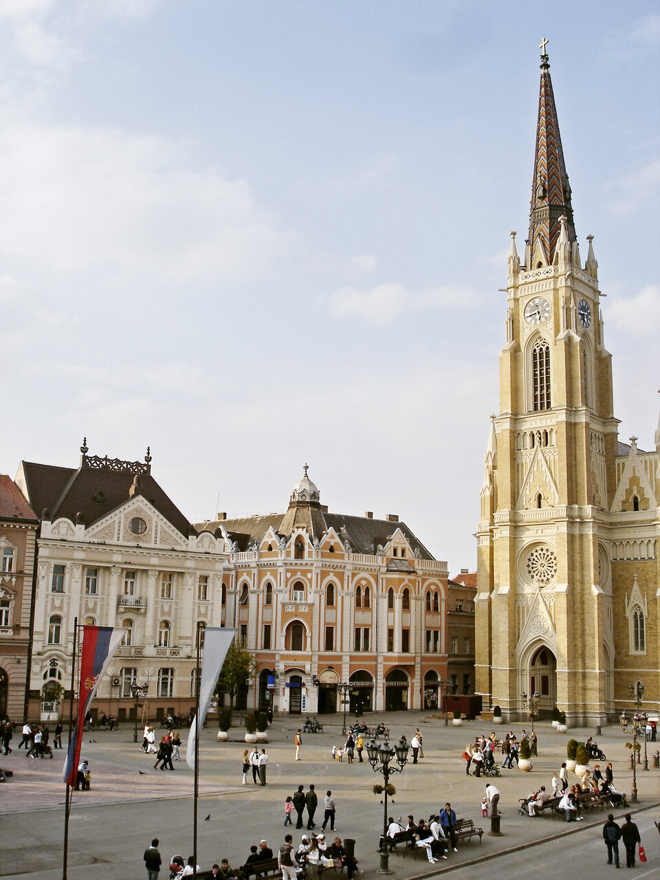 Abb. 1: Freiheitsplatz mit katholischer Kirche im neugotischen Stil.