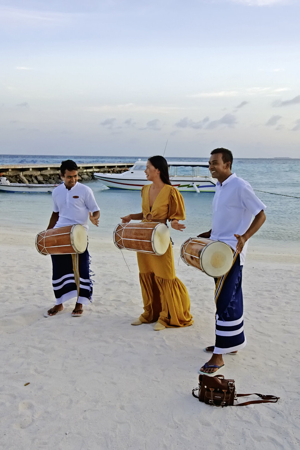 Abb. 3: Traditionell maledivisches Boduberu-Trommeln zum abendlichen Mitmachen auf Varu-Island.