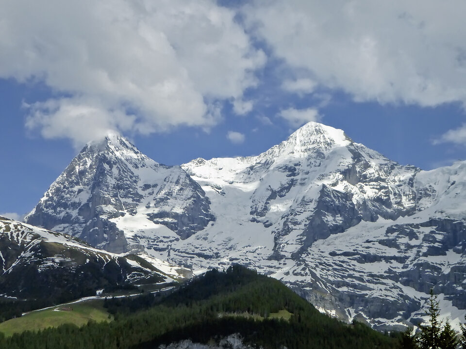 Blick auf Eiger und Mönch.