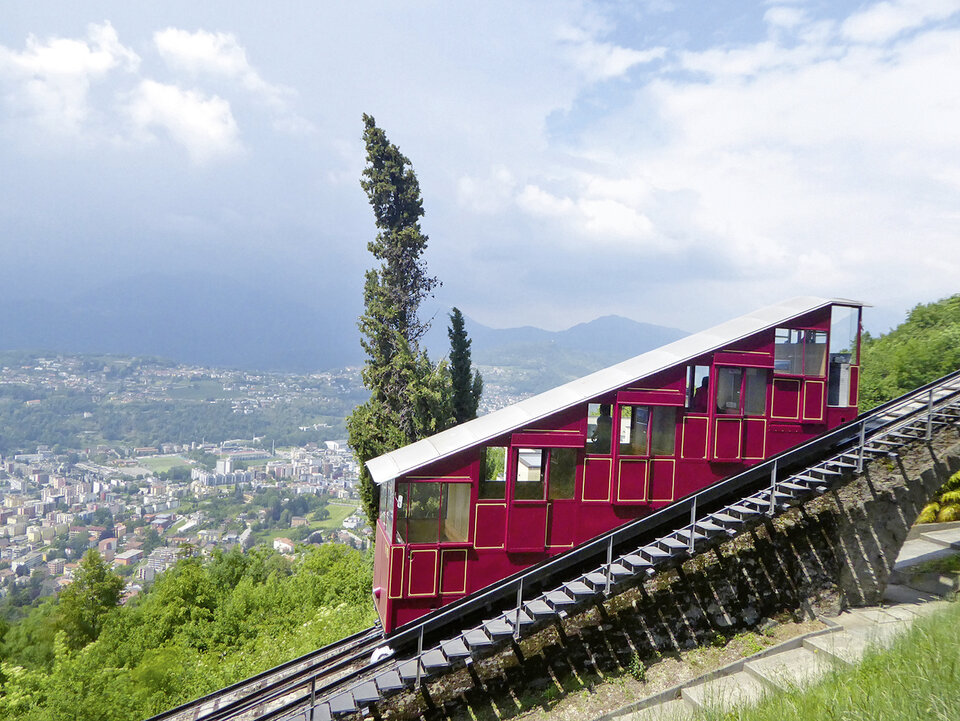 Standseilbahn  auf den Monte Bre.