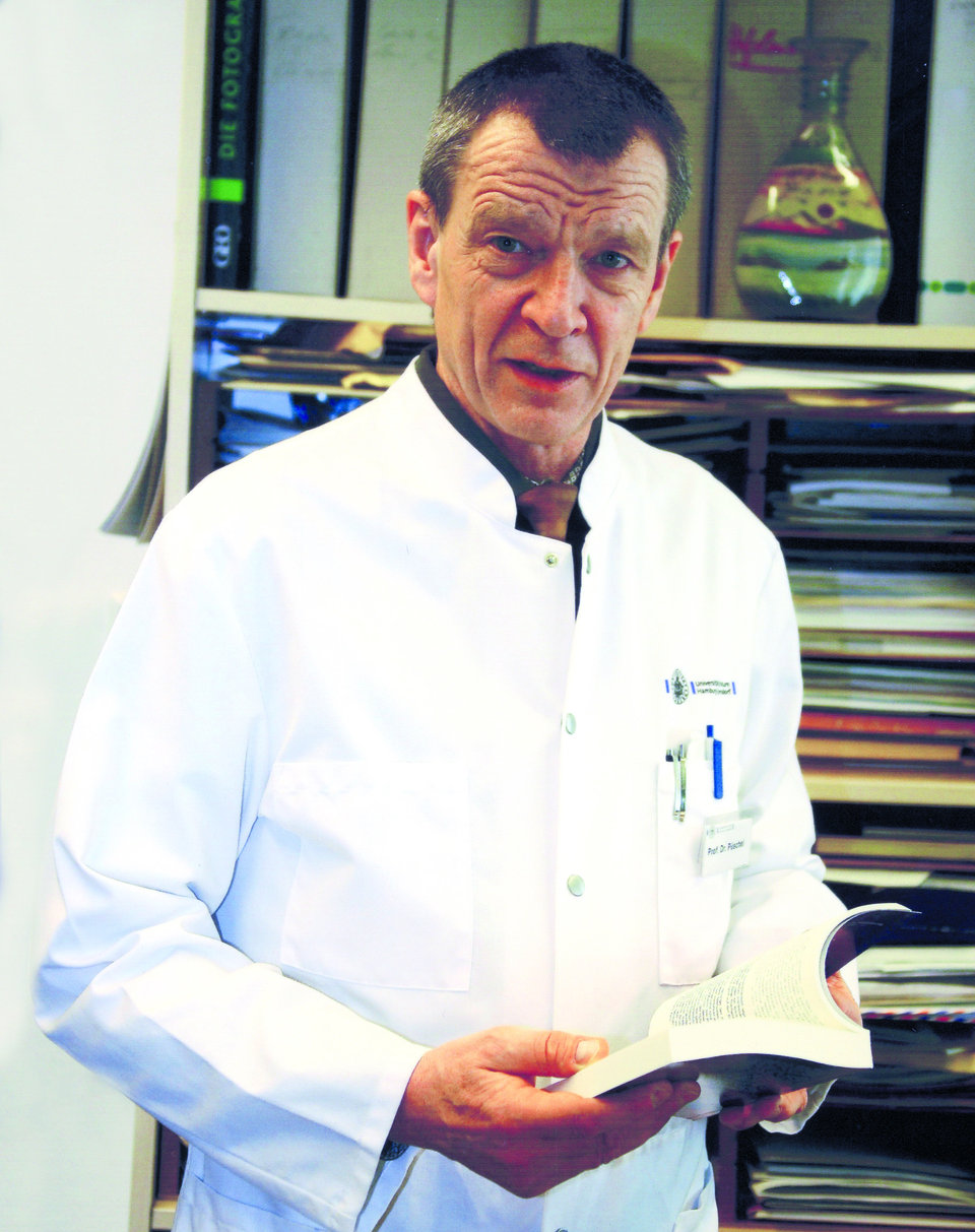 Prof. Dr. Klaus Püschel, Direktor des Instituts für 
Rechts­medizin im UKE, Hamburg.
