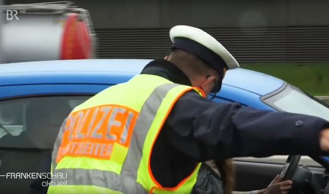 Nach tödlichem Unfall auf A6: Polizist macht Schocktherapie und führt Gaffer zur Leiche