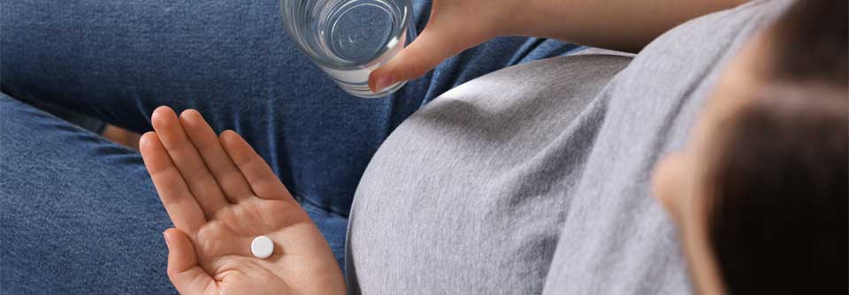 Die Behandlung von Schmerzen und Fieber mit Paracetamol sollte während der gesamten Schwangerschaft gut abgewogen werden.