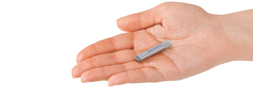 Kleiner als eine AAA-Batterie Die Vorteile liegen quasi auf der Hand: Obwohl nur etwa halb so groß wie ein handelsüblicher USB-Stick, läuft der Looprekorder mit einem Akku drei Jahre.