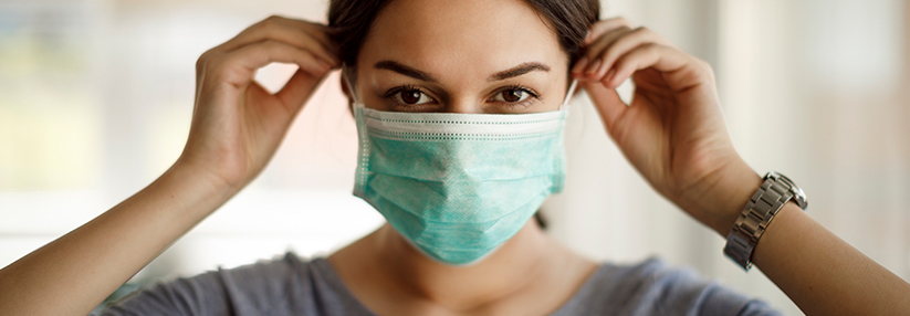 Chirurgische Masken behindern den Gasaustausch beim Atmen nicht, betonen die Wissenschaftler.
