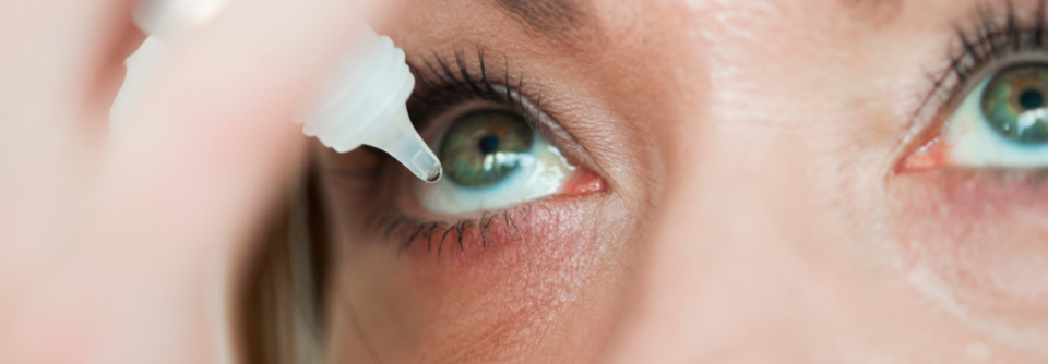 Beim trockenen Auge verändert sich der Tränenfilm so, dass die Immunantwort gestört wird und sich das Auge entzündet. 