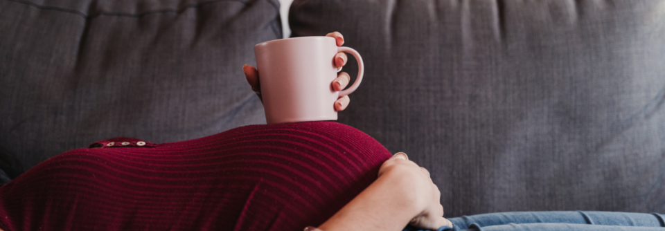 Die Ergebnisse zeigen eine dosisabhängige Assoziation zwischen Koffeinkonsum und kleineren bzw. leichteren Neugeborenen – bereits ab 50 mg/d. 