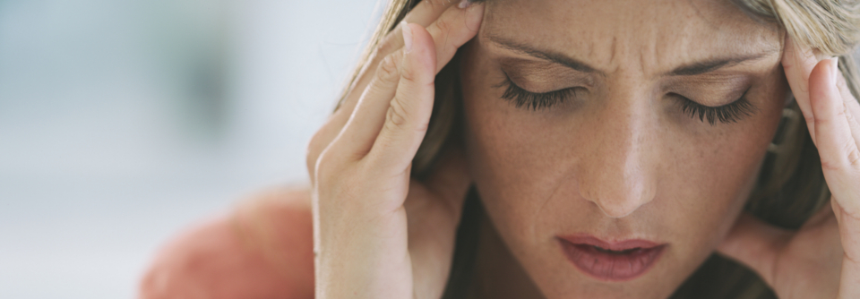 Das erste Symptom ist in mehr als 70 % der Fälle der Kopfschmerz, der nicht selten das einzige Zeichen bleibt.