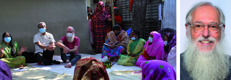 Manfred Krüger (3.v.l.) im November 2021 bei einem Frauen-Gruppentreffen der Partnerorganisation von Netz e.V., Pollisree, anlässlich der Jahresplanung 2022 in Dinajpur im Norden von Bangladesch.