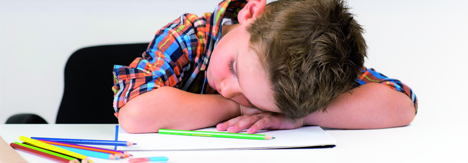 Geht es einem Kind in der Schule nicht gut, kann eine Schulgesundheitsfachkraft helfen.